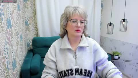 Evelyn online show from May 2026 05:02:02 AM