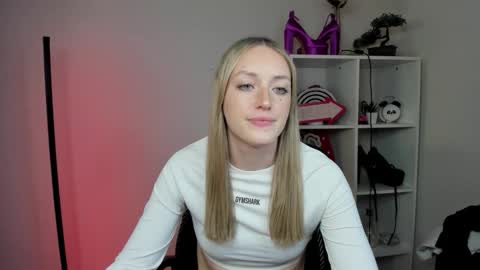 evelynblond online show from March 2026 06:33:01 PM
