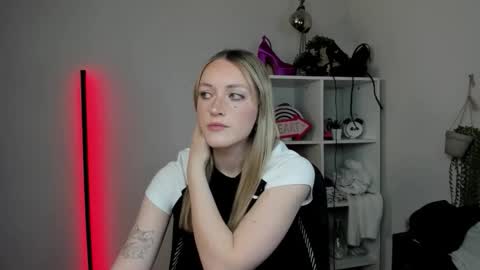 evelynblond online show from April 2026 12:36:02 PM