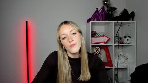 evelynblond online show from April 2026 05:30:01 PM