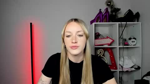 evelynblond online show from May 2026 12:23:01 PM