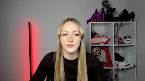 evelynblond online show from May 2026 12:24:02 PM