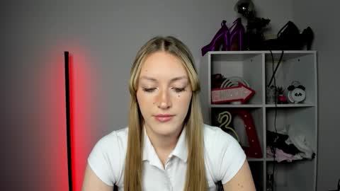 evelynblond online show from May 2026 12:43:01 PM