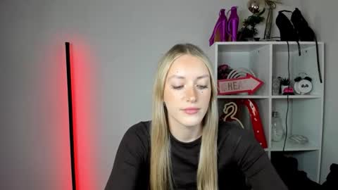 evelynblond online show from June 2026 12:38:02 PM