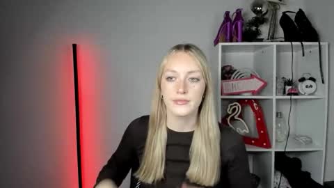 evelynblond online show from June 2026 12:39:01 PM