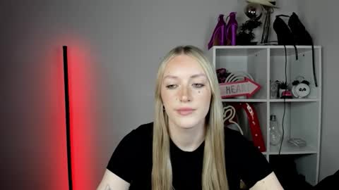 evelynblond online show from June 2026 12:37:01 PM
