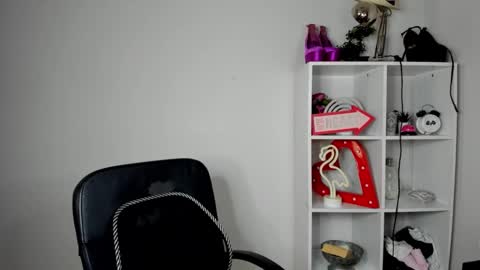 evelynblond online show from June 2026 12:47:02 PM