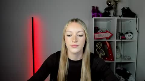 evelynblond online show from June 2026 12:37:01 PM