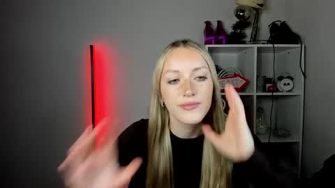 evelynblond online show from June 2026 12:41:02 PM