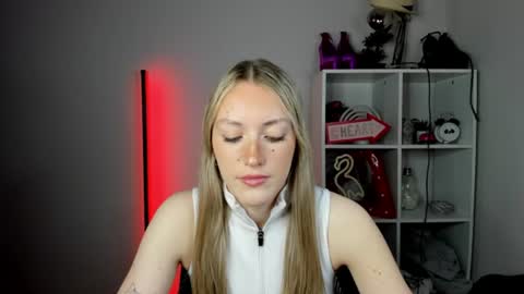 evelynblond online show from June 2026 10:28:01 AM