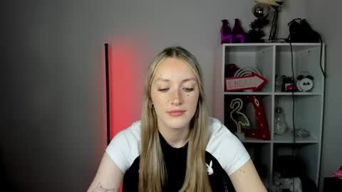 evelynblond online show from June 2026 12:31:02 PM