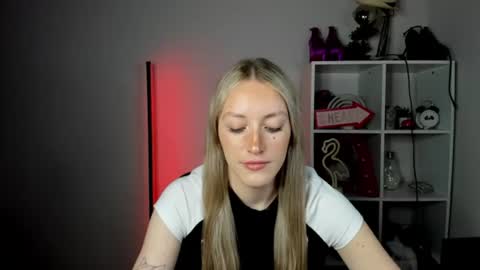 evelynblond online show from June 2026 12:53:01 PM