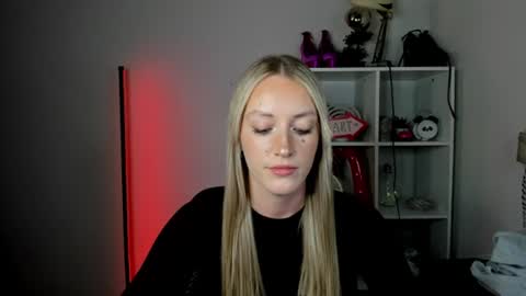 evelynblond online show from June 2026 01:52:01 PM