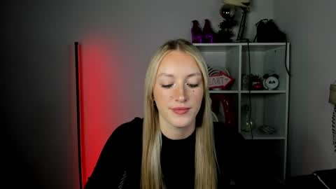 evelynblond online show from June 2026 10:24:01 AM