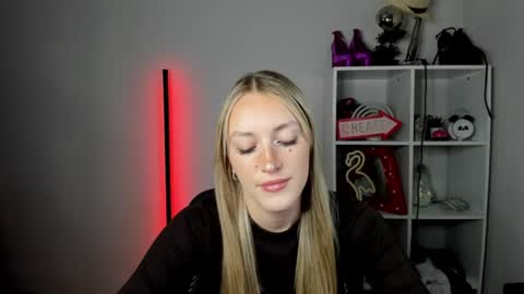 evelynblond online show from June 2026 12:37:01 PM