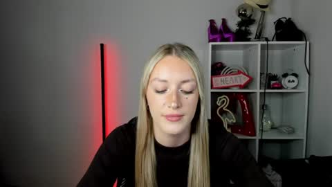 evelynblond online show from June 2026 12:53:02 PM