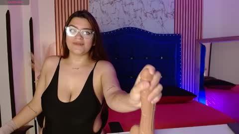 evelynfire2 online show from November 2025 01:35:02 PM