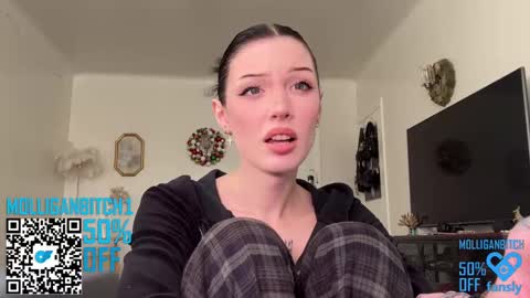 Snapshot of evelynforever chatting on January 2025 11:07:01 PM Evelyn online show from January 2025 11:07:01 PM