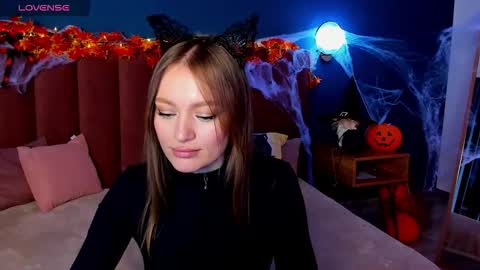 Evelyn online show from October 2025 01:35:01 AM