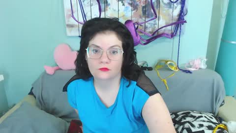 Everly online show from December 2024 12:27:02 PM
