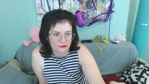 Everly online show from December 2024 11:45:01 AM