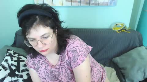 Everly online show from January 2025 07:53:02 PM