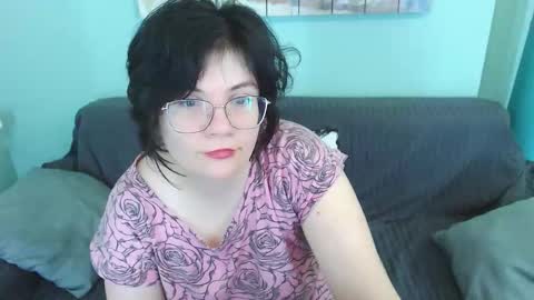 Everly online show from February 2025 01:40:02 PM