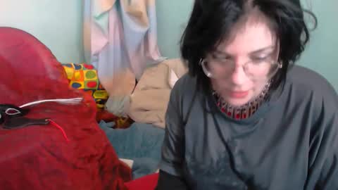 Everly online show from December 2025 05:28:02 PM