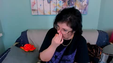 Snapshot of everly_rays chatting on February 2026 02:15:01 PM Everly online show from February 2026 02:15:01 PM