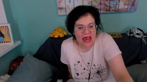 Snapshot of everly_rays chatting on March 2026 10:14:01 PM Everly online show from March 2026 10:14:01 PM