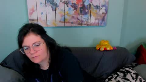 Everly online show from April 2026 07:38:02 PM