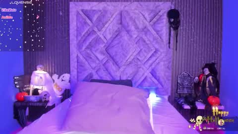 EVELYN online show from November 2025 08:11:01 PM