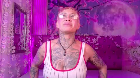 everlyn_sexx online show from February 2026 01:31:01 PM