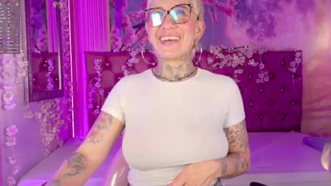 everlyn_sexx online show from May 2026 02:44:01 PM