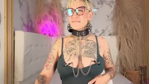 everlyn_sexx online show from May 2026 02:00:01 PM