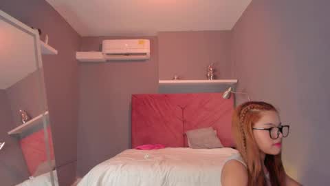 Sophia online show from September 2025 07:57:01 PM