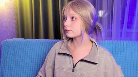 Snapshot of eves_eyes chatting on December 2025 01:53:01 PM Forget me not eve on CB online show from December 2025 01:53:01 PM