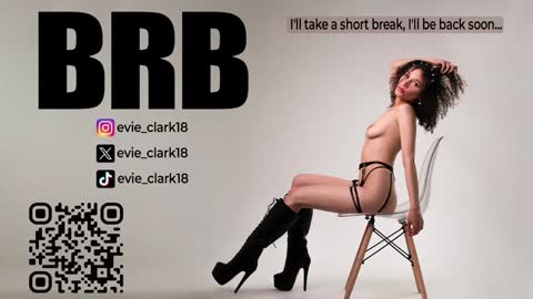 Snapshot of evie_clark_ chatting on February 2025 09:40:01 PM My name is Evie nice to meet you really get to know me better private is open online show from February 2025 09:40:01 PM