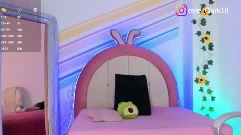 Snapshot of evie_clark_ chatting on February 2025 01:35:01 AM My name is Evie nice to meet you really get to know me better private is open online show from February 2025 01:35:01 AM