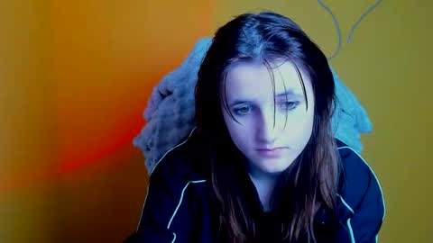 Evie online show from November 2025 12:16:02 PM