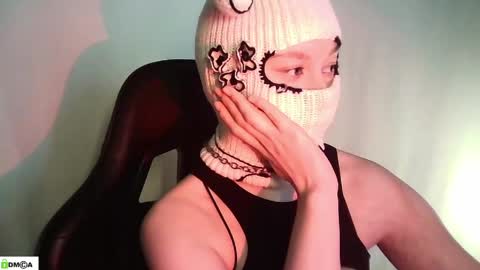 Snapshot of evie_muna chatting on May 2026 01:32:02 AM Renesme White Im here from Monday to Friday online show from May 2026 01:32:02 AM