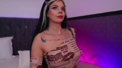 Snapshot of evieebliss chatting on June 2026 12:32:01 PM EvieeBliss online show from June 2026 12:32:01 PM