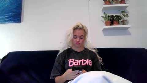 Snapshot of evillers1 chatting on January 2025 11:27:02 PM Badblondebunny online show from January 2025 11:27:02 PM