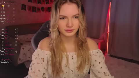 Snapshot of evilyn_next_door chatting on October 2025 10:38:02 AM Evelyn online show from October 2025 10:38:02 AM