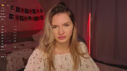 Snapshot of evilyn_next_door chatting on November 2025 10:39:02 AM Evelyn online show from November 2025 10:39:02 AM