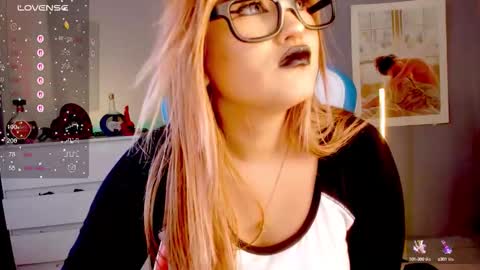 Snapshot of evva_foxxy chatting on September 2025 03:02:01 PM evva_foxxy online show from September 2025 03:02:01 PM