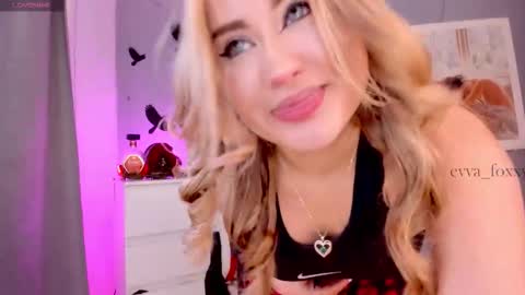 evva_foxxy online show from November 2025 03:00:01 PM