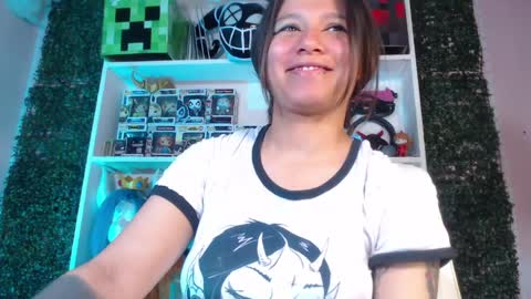 Snapshot of evybubbles_ chatting on May 2026 01:49:02 PM Im Evy online show from May 2026 01:49:02 PM