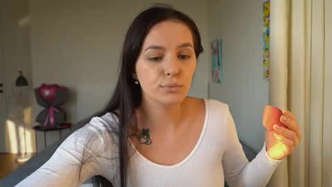 ewelynscott online show from November 2025 12:15:01 PM