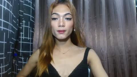 jenny  Laiza online show from October 2025 11:19:01 AM